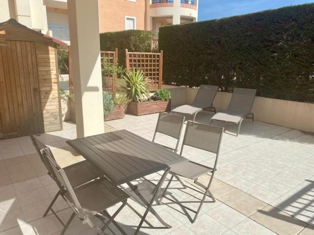Apartament Appt 2 Pieces Port Frejus - Mega Terrasse + Garage Zewnętrze zdjęcie