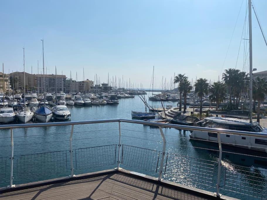 Apartament Appt 2 Pieces Port Frejus - Mega Terrasse + Garage Zewnętrze zdjęcie