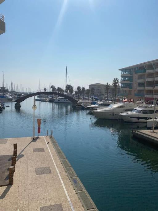 Apartament Appt 2 Pieces Port Frejus - Mega Terrasse + Garage Zewnętrze zdjęcie